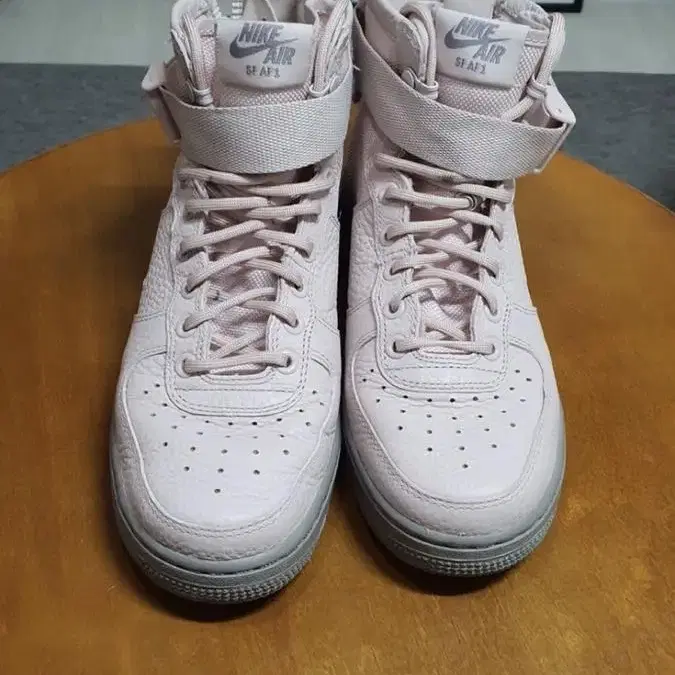 나이키 에어포스1 SF Air Force 1 Mid 실트스톤 레드