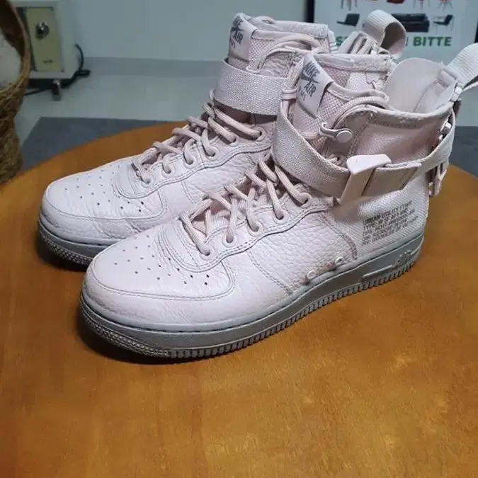 나이키 에어포스1 SF Air Force 1 Mid 실트스톤 레드