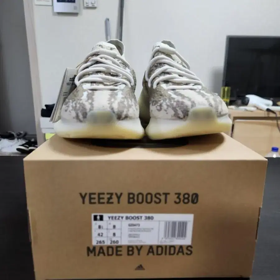 아디다스 이지 부스트 380 Yeezy Boost 380 Pyrite