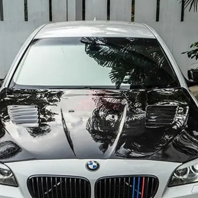 BMW F10 520d카본 본넷 팝니다.