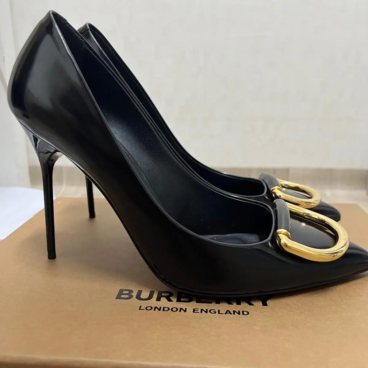 Burberry D-ring shoes New products