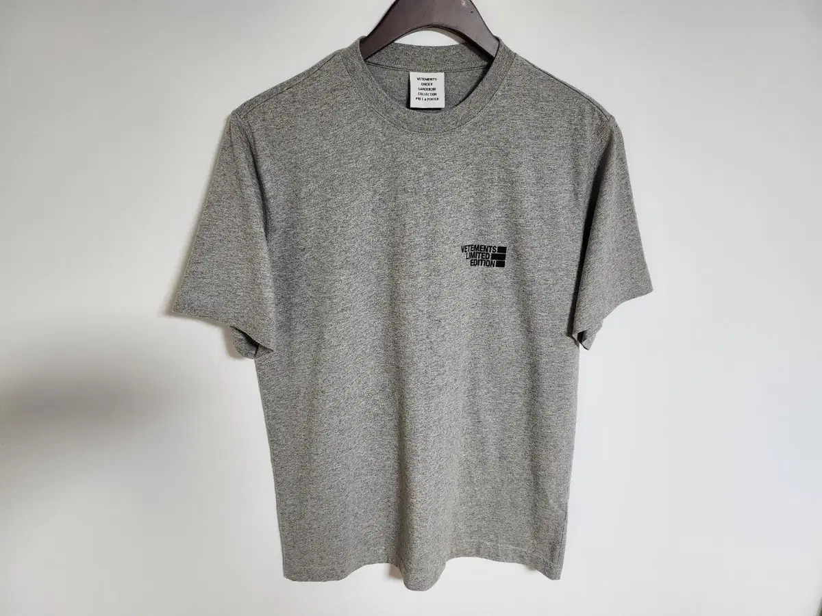 [XS] Vetements Gray Limited Edition Short Sleeve T-Shirt UE51TR720G