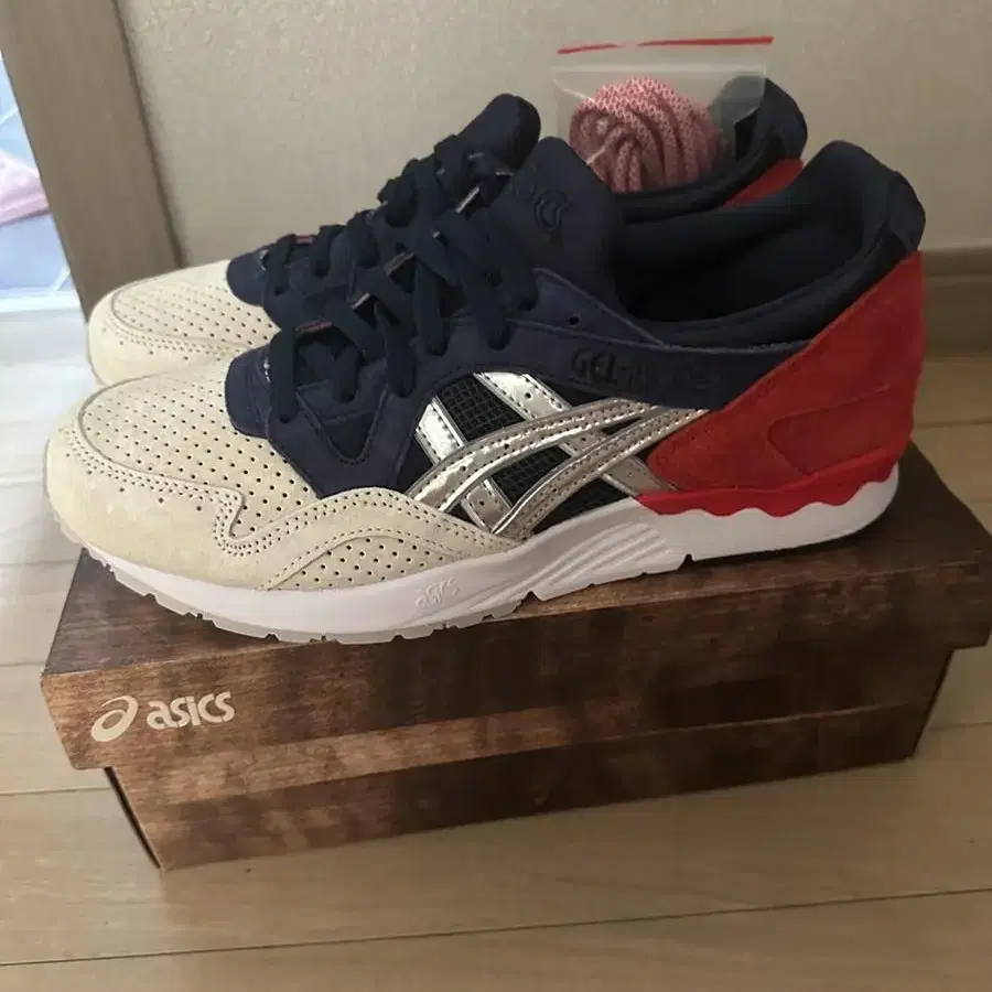 아식스 gel lyte v 270사이즈 새상품 판매