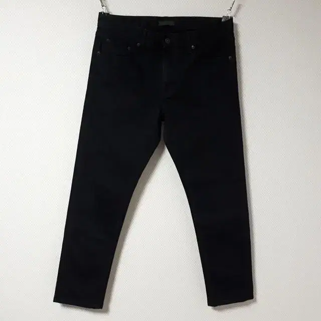 33/Uniqlo Black Selvedge Slim Fit Jeans/33-211