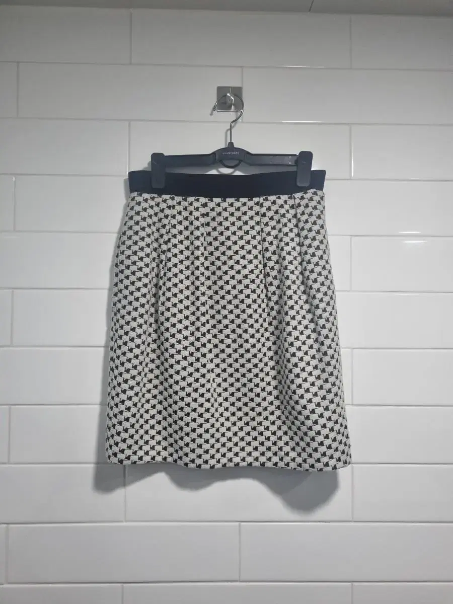 Course Banded Skirt55