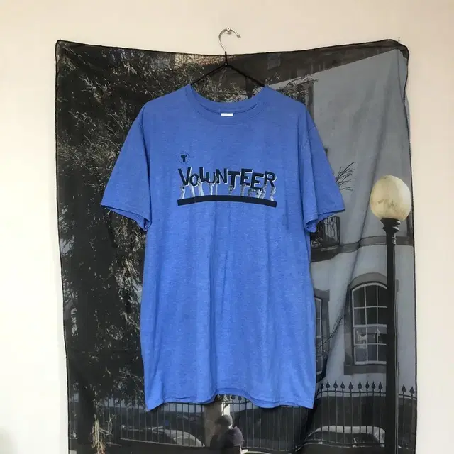 Vintage GILDAN VOLUNTEER blue t