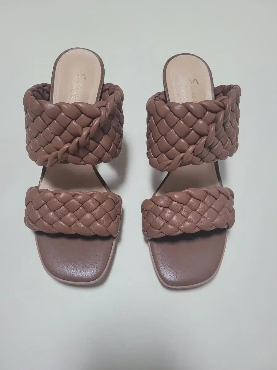 Sheepskin sandals 230