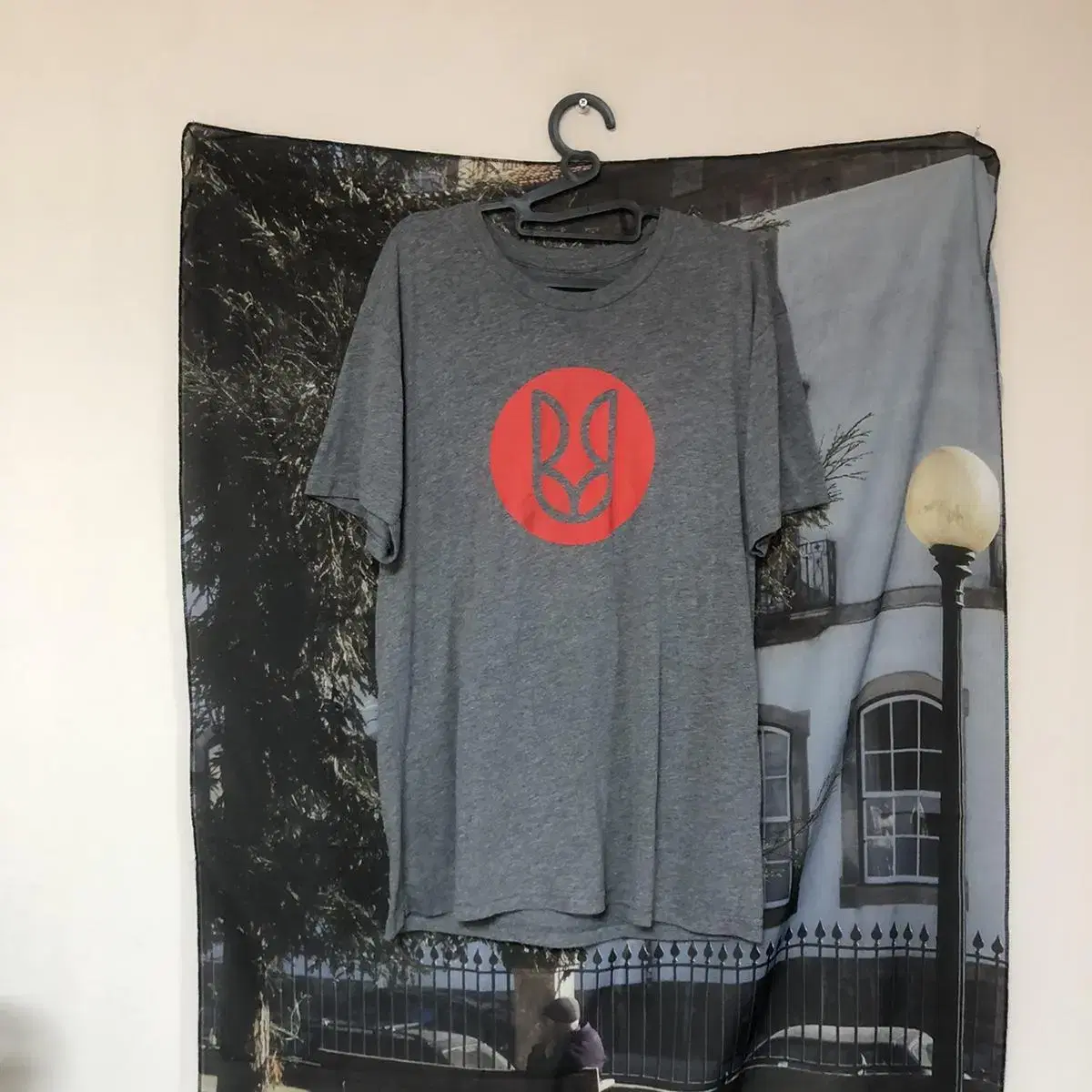 Vintage SalesRabbit gray box t