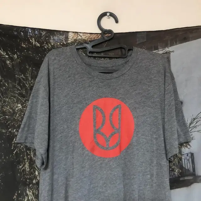 Vintage SalesRabbit gray box t