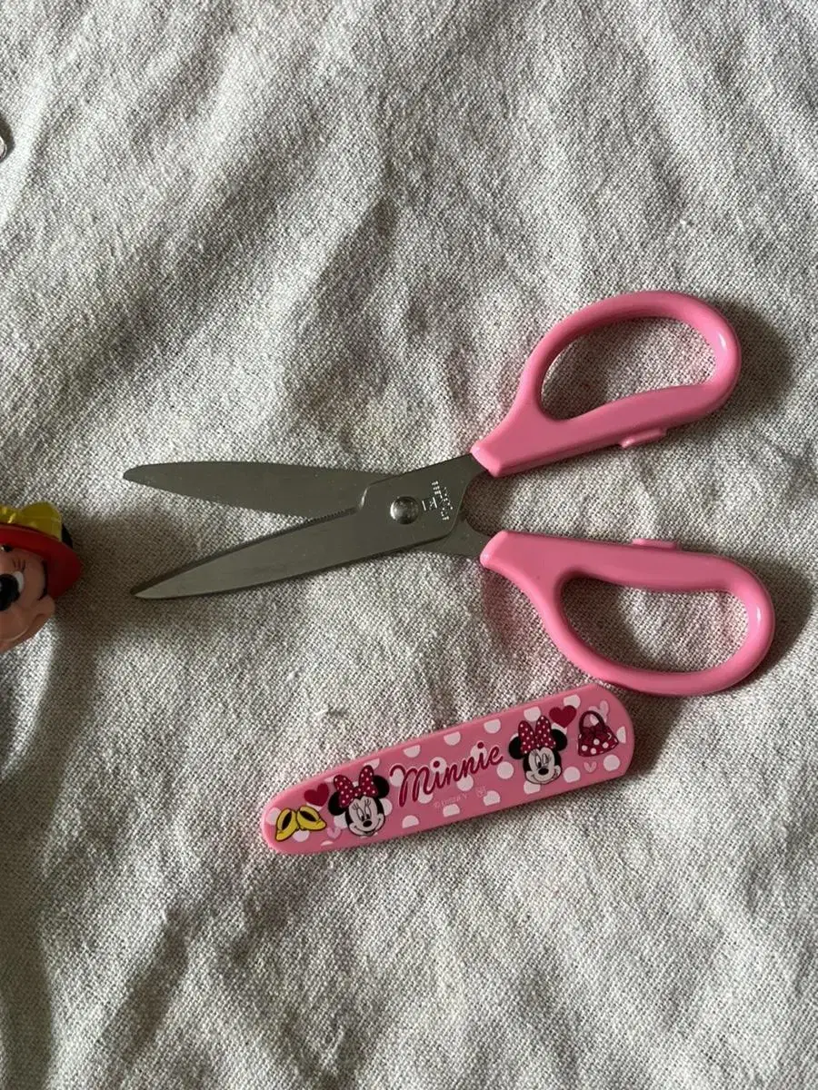 Minnie Mouse Scissors