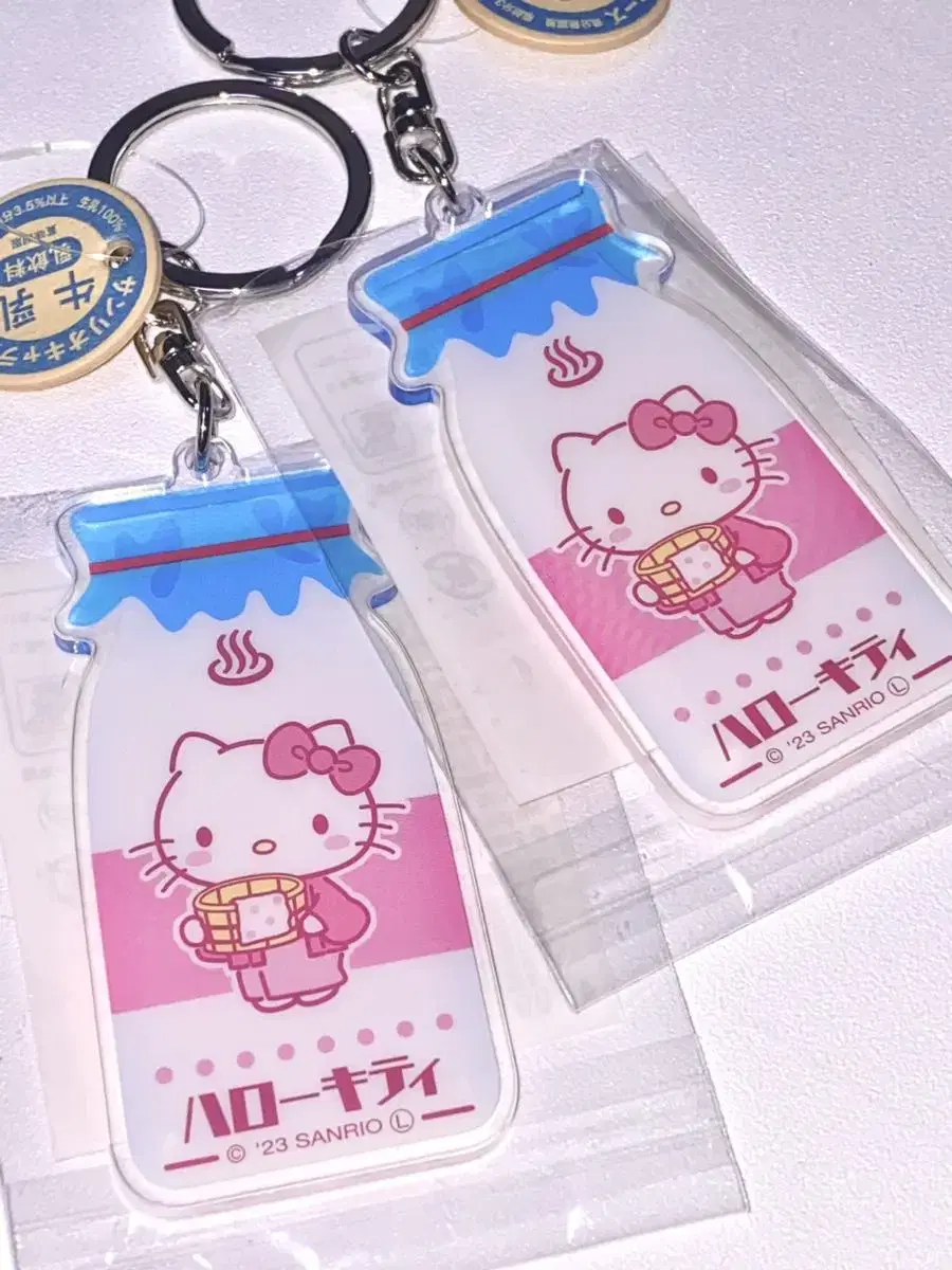 Baro) Sanrio Hello Kitty Hot Springs Milk Bottle Keyring