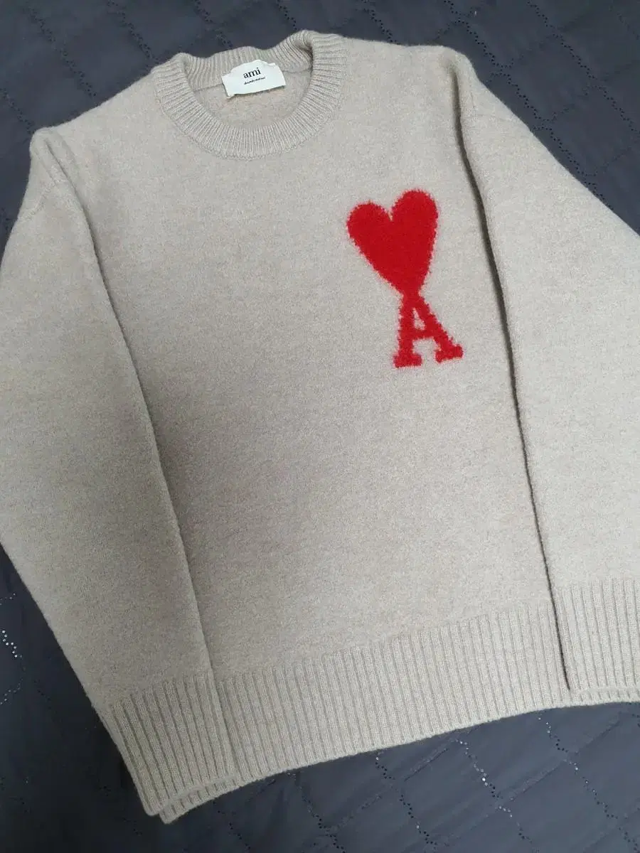 Ami Big Heart Knit Champagne size M