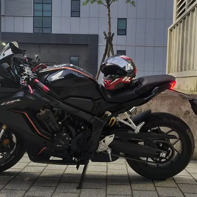 22년식 신차급 cbr650r 대차합니다.(판매x)