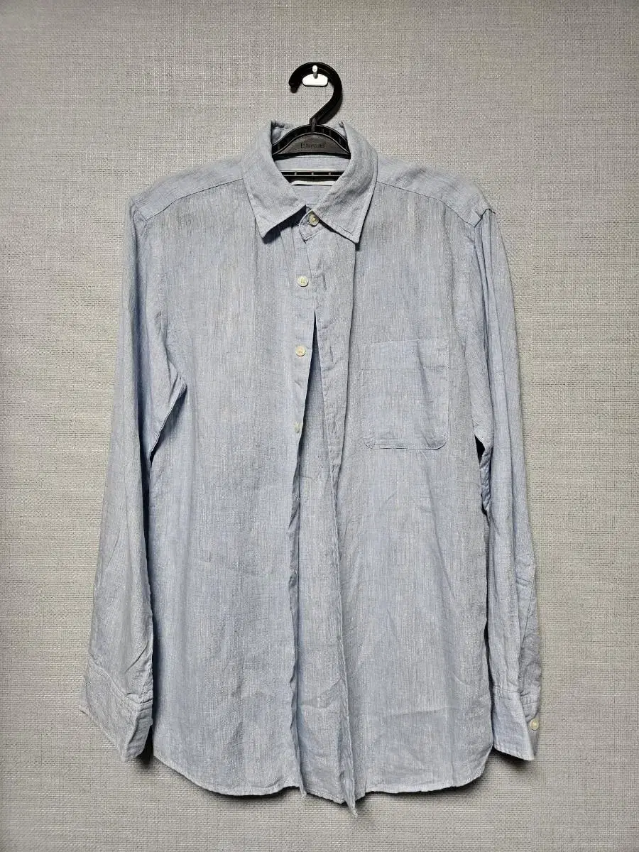 Uniqlo linen shirt in light blue