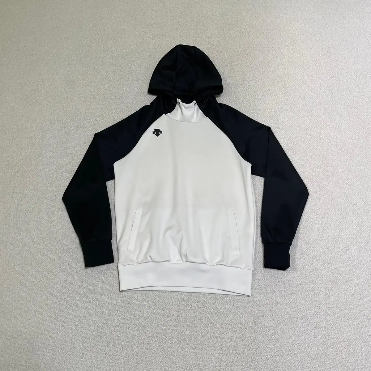 M Descent Functional Hoodie N.416