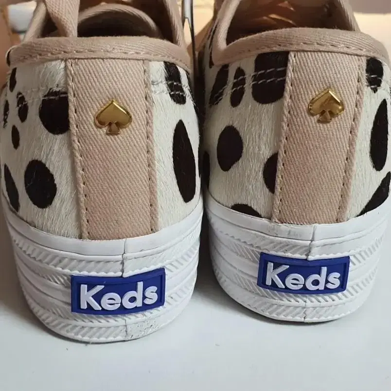 (새상품)케즈 keds 스니커즈 트리플 킥 케이트스페이드 오버사이즈드 도