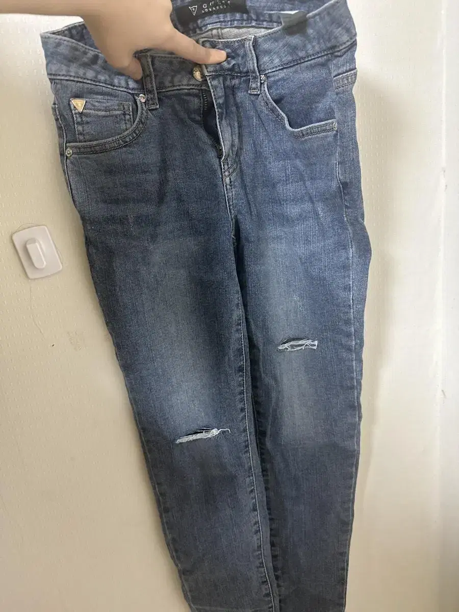 (New Product) Guess Skinny Jeans Size 25