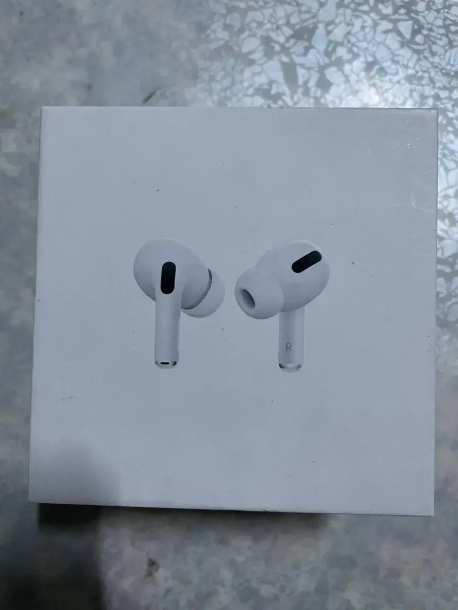 AirPods Pro 1 used less than 5 times Sell Excess