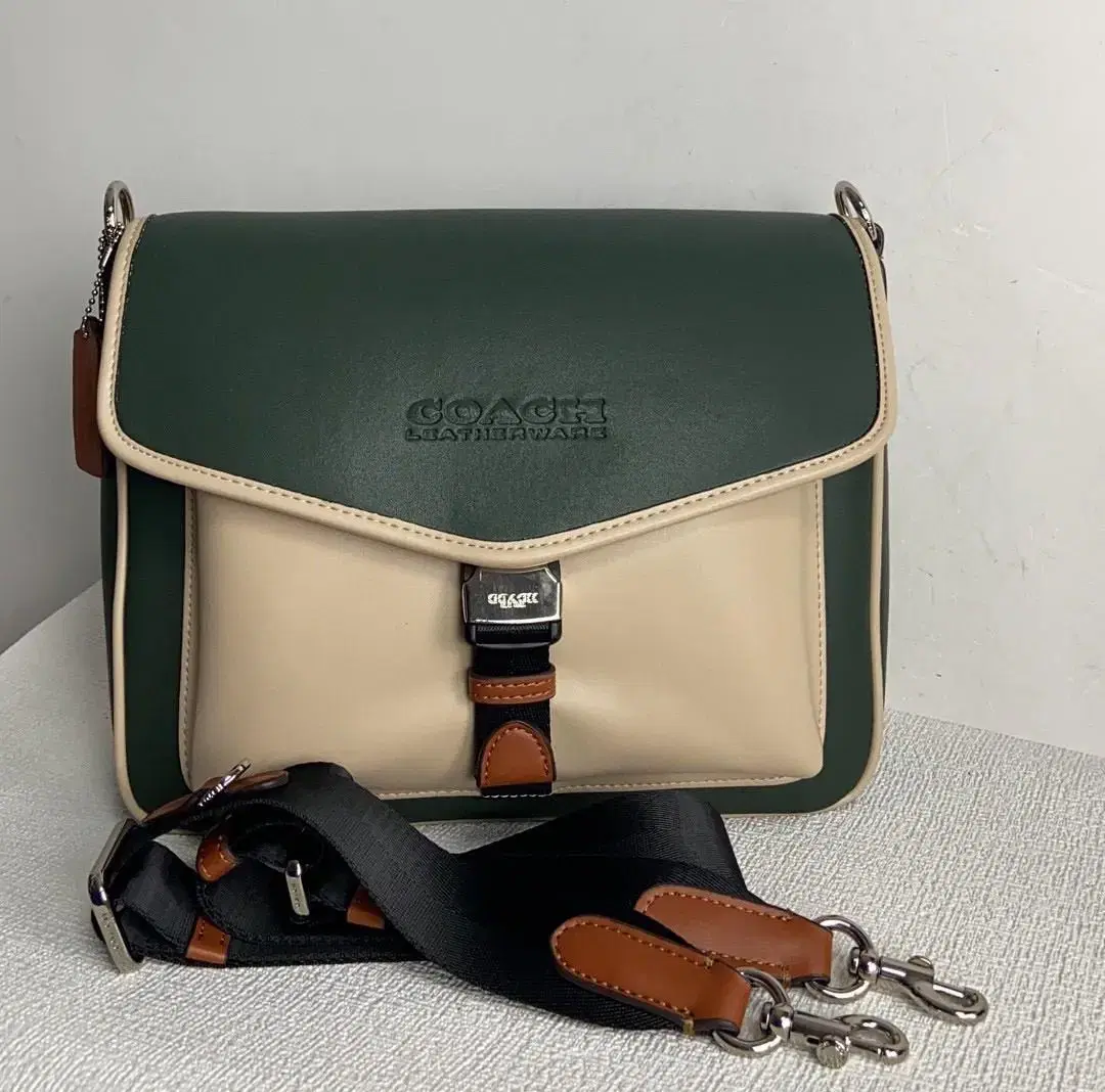 COACH 코치 차터 메신저 인 시그니처 캔버스 MI5 CH755gree