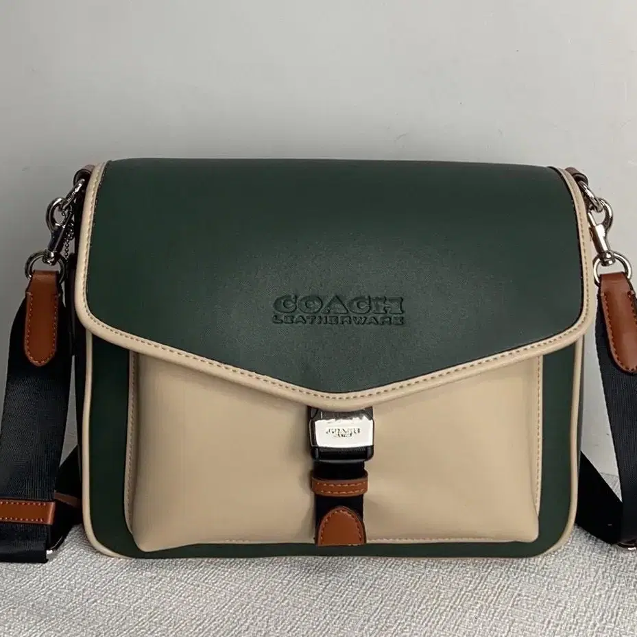 COACH 코치 차터 메신저 인 시그니처 캔버스 MI5 CH755gree