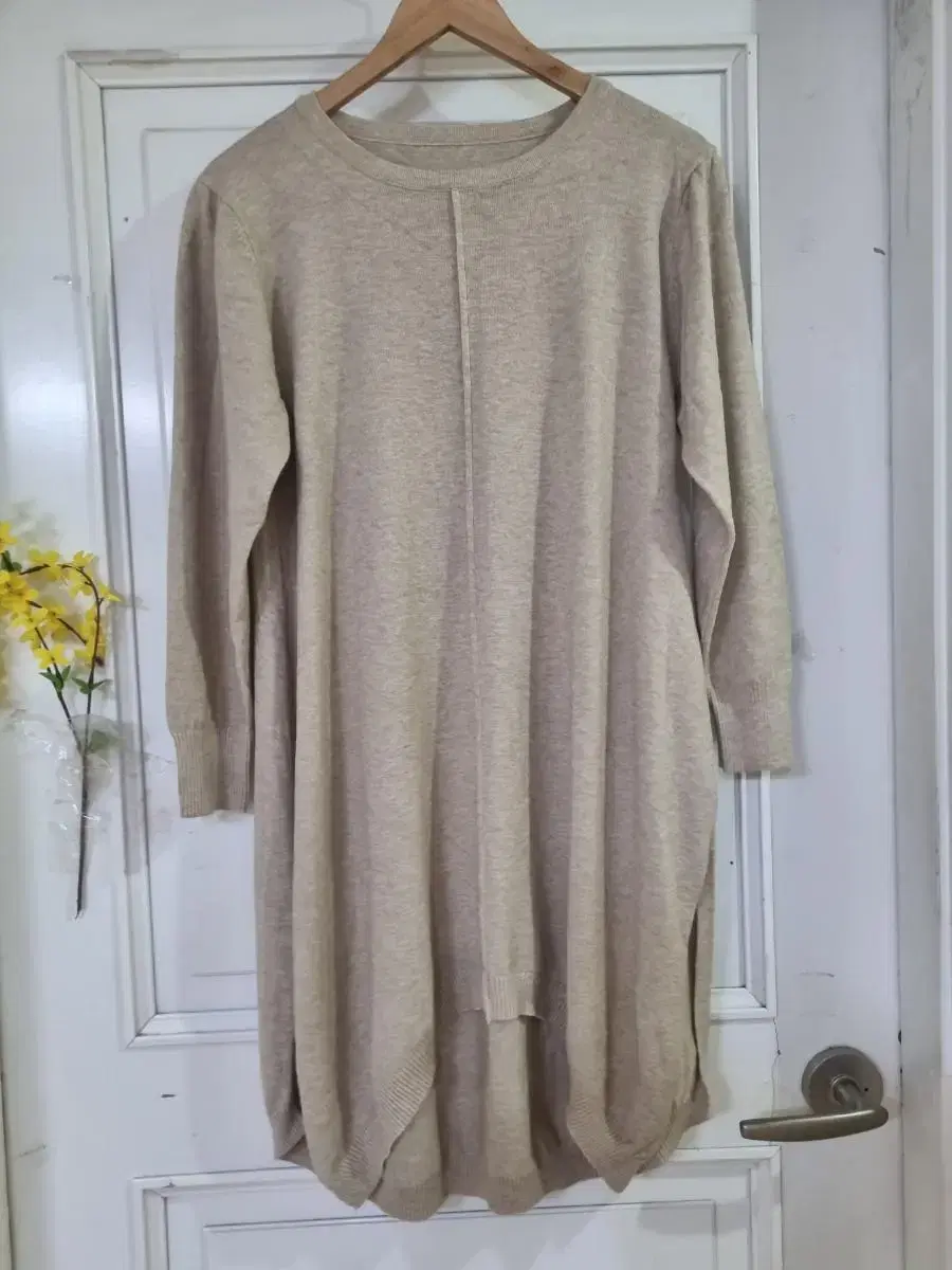 Hot new long knit ONEPIECE. Almost new. Size 66