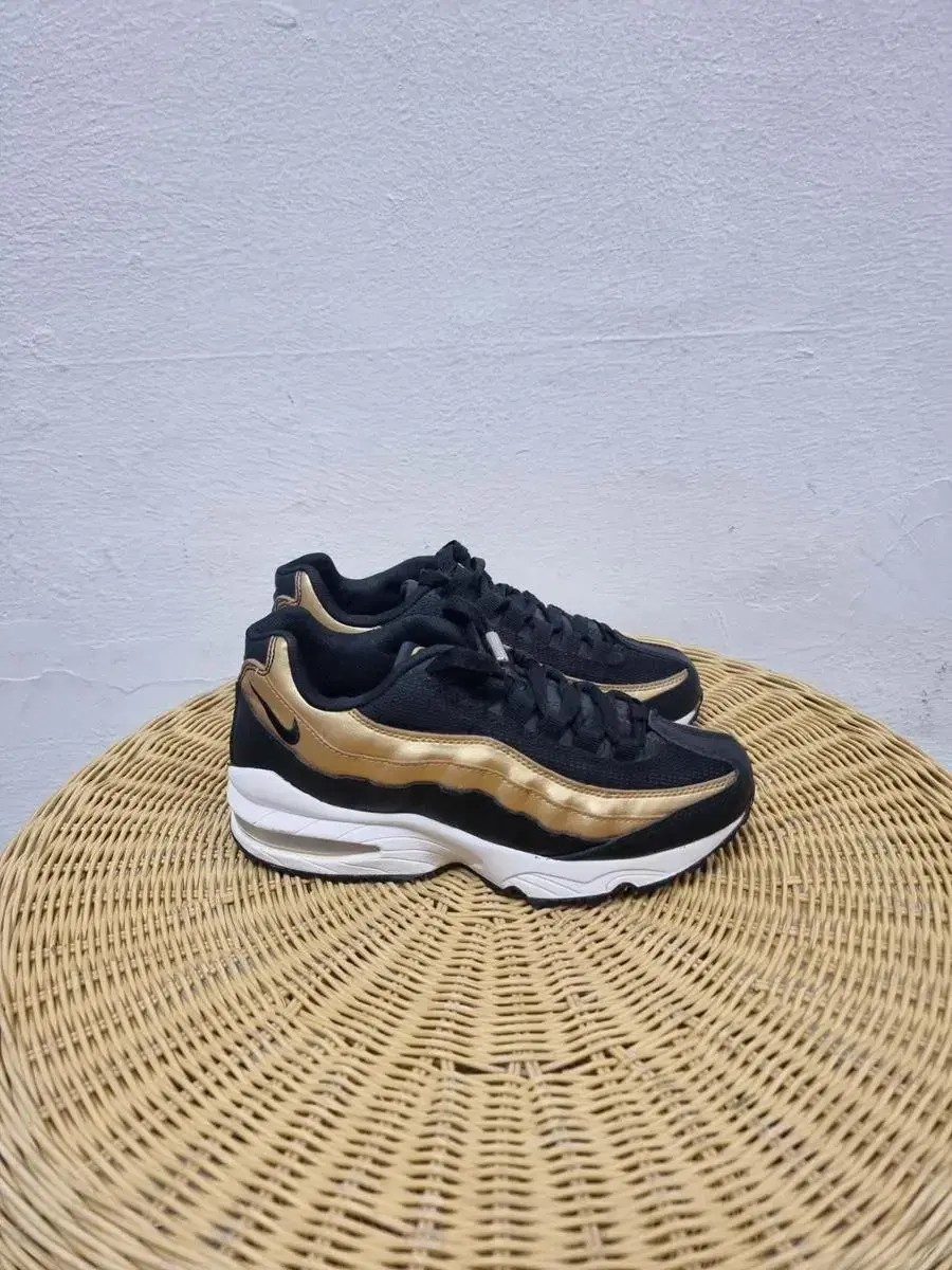 Nike Women's Running Shoes Air Max Size 230 in Good Condition X2-97