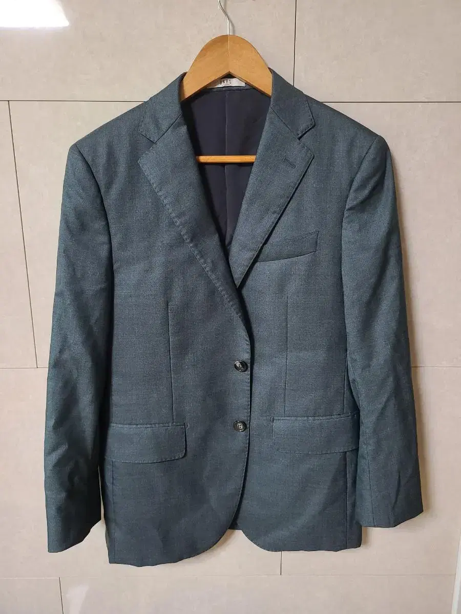 Delfinosa Wool Silk Suit Jacket in Dax Green 2022