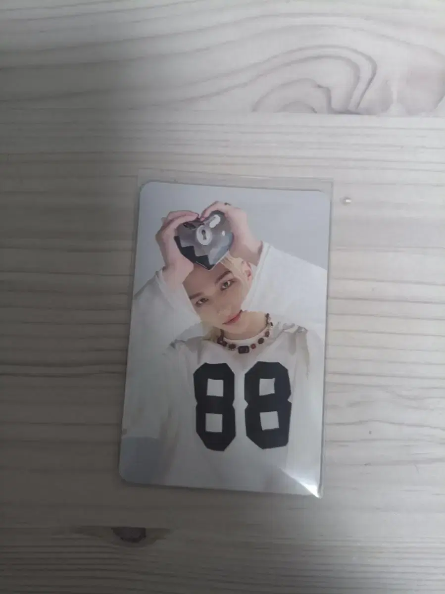 Sources skz hyunjin photocard WTS