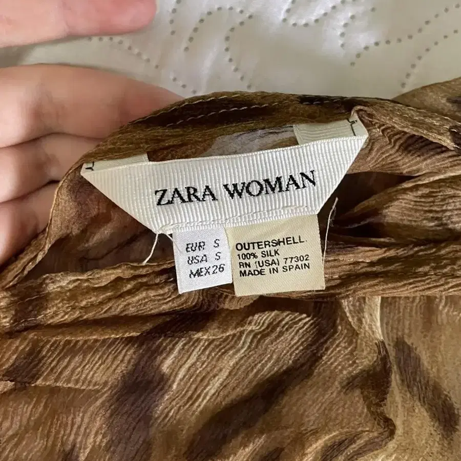 자라 zara 브이넥 레오파드