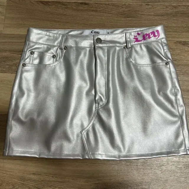 leey logo mini skirt M