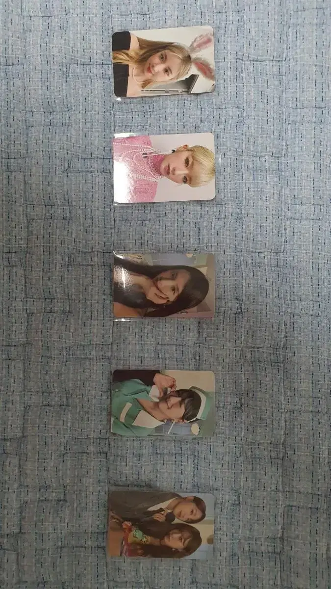 Apink sells photocards (official, unreleased)