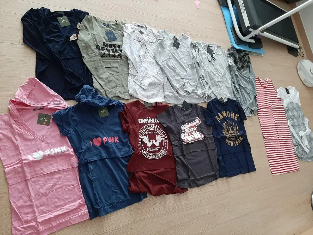 I'll give you all the new clothes and bulk-buy baby clothes~55
