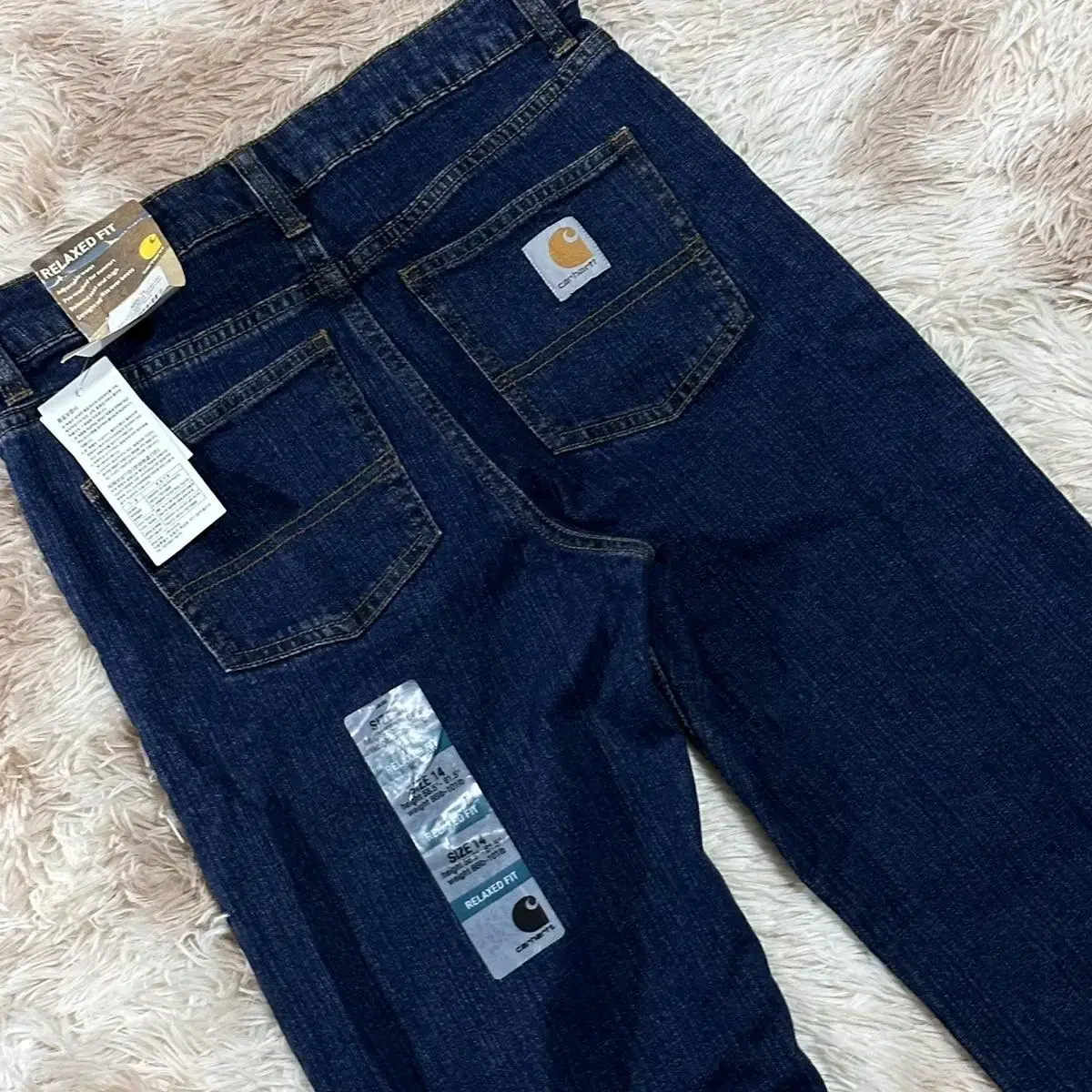 (28) Calhart's Jin Jeans