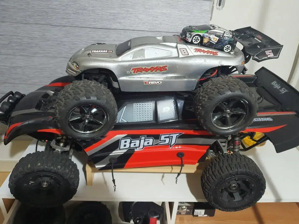 RC카  대형(Baja).중형(TRAXXAS).소형  일괄 판매합니다.