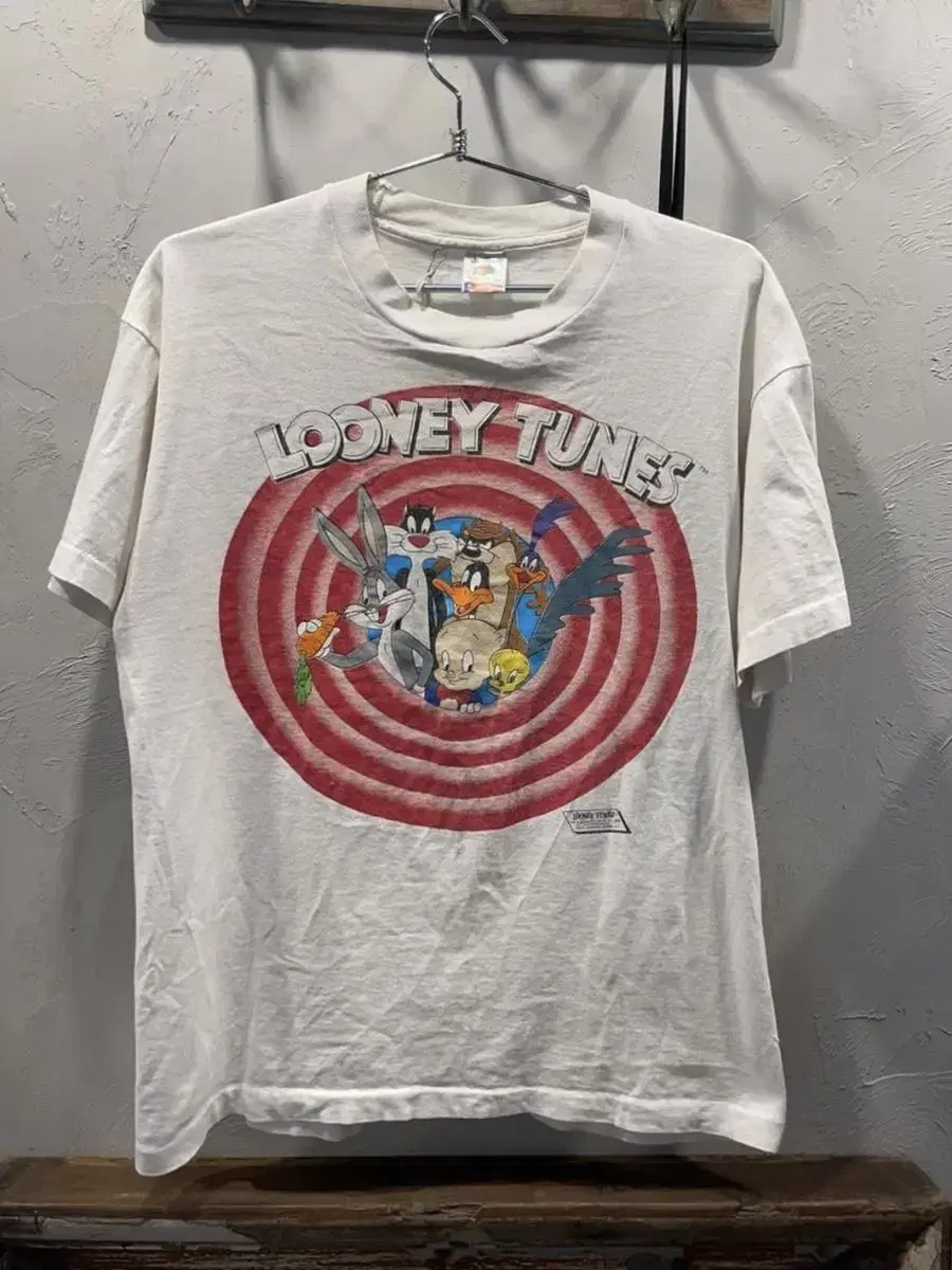 Vintage 90s Looney Tunes T-shirt size L (USA)