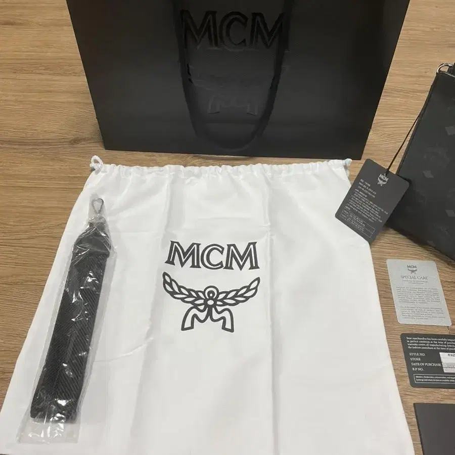 [새상품 구성품 완비] MCM 클러치백 비세토스 오리지널 라인