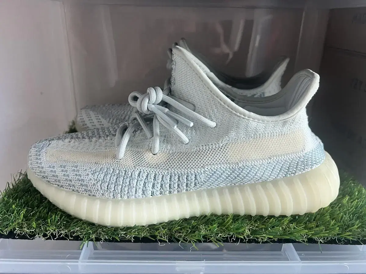 (255) 아디다스 yeezy 350 클라우드화이트