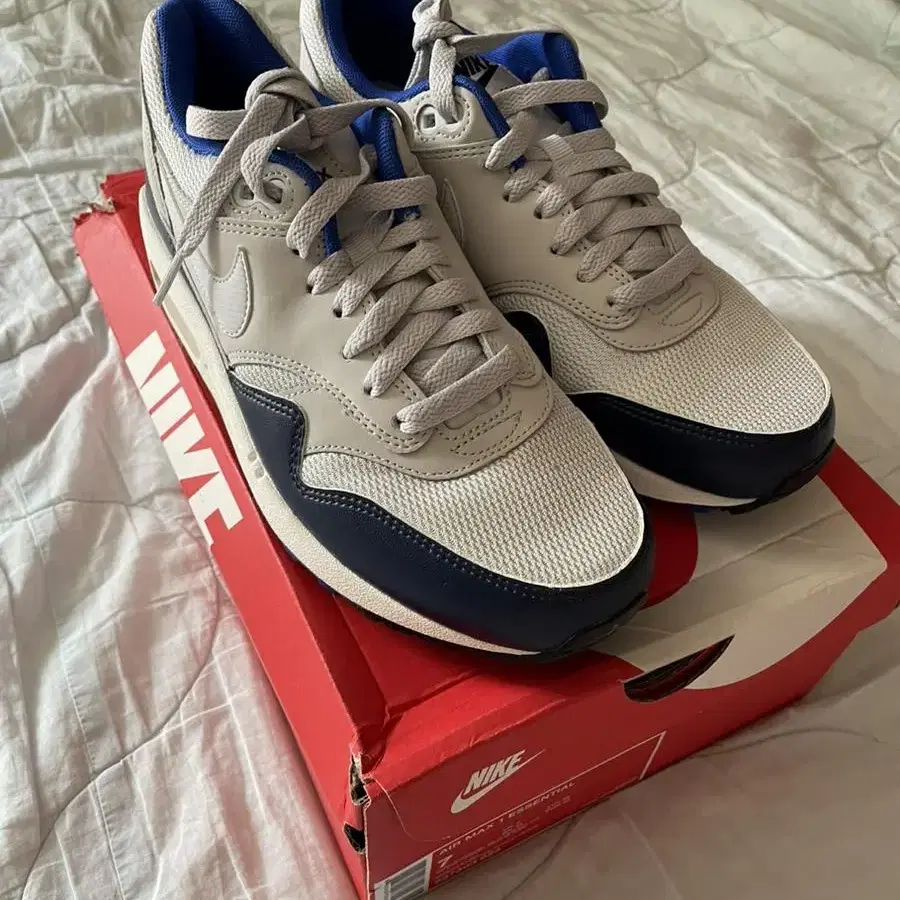 Nike Air max1 essential