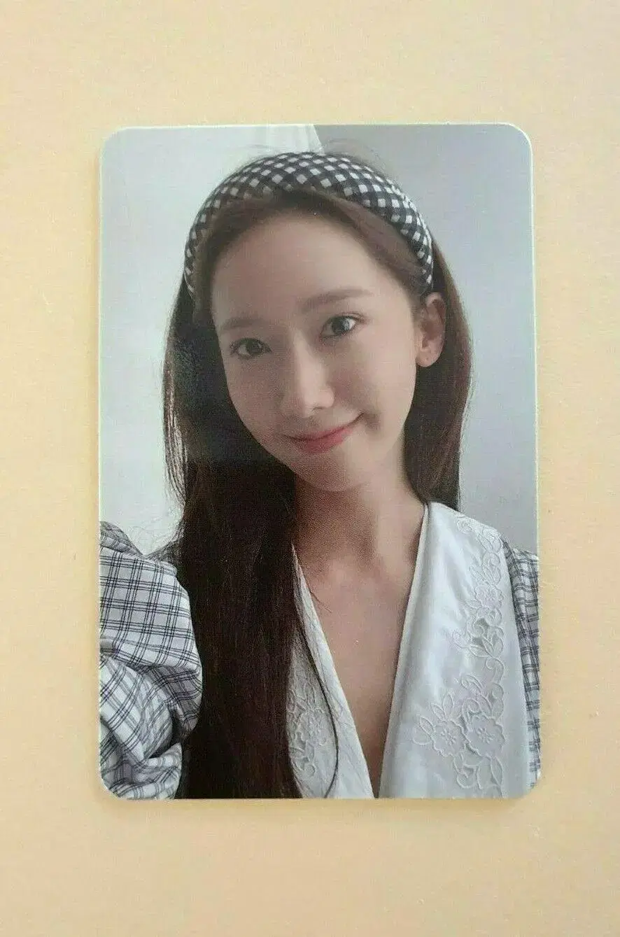 SMCU girls generation yoona I am selling my photocard (condition new)