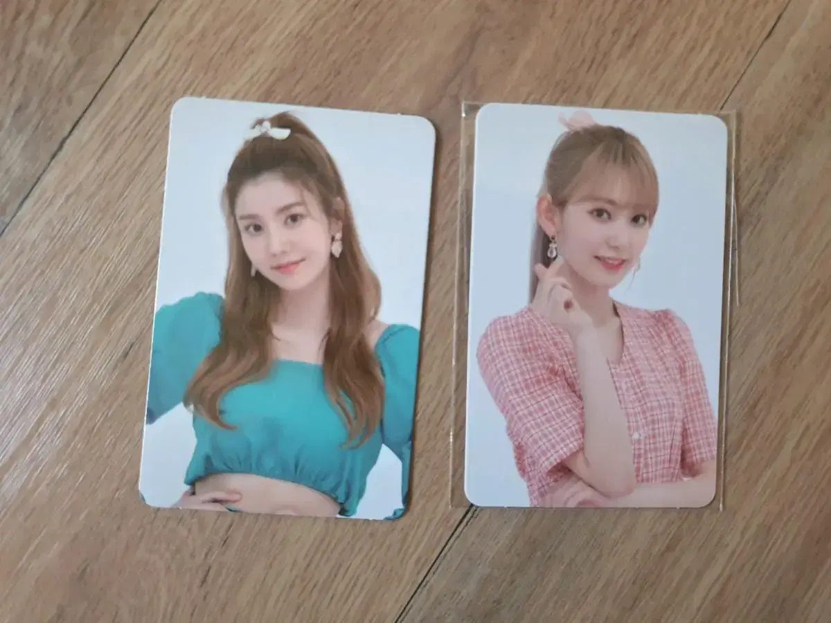 Two IZ*ONE IZONMI Photo Cards1000