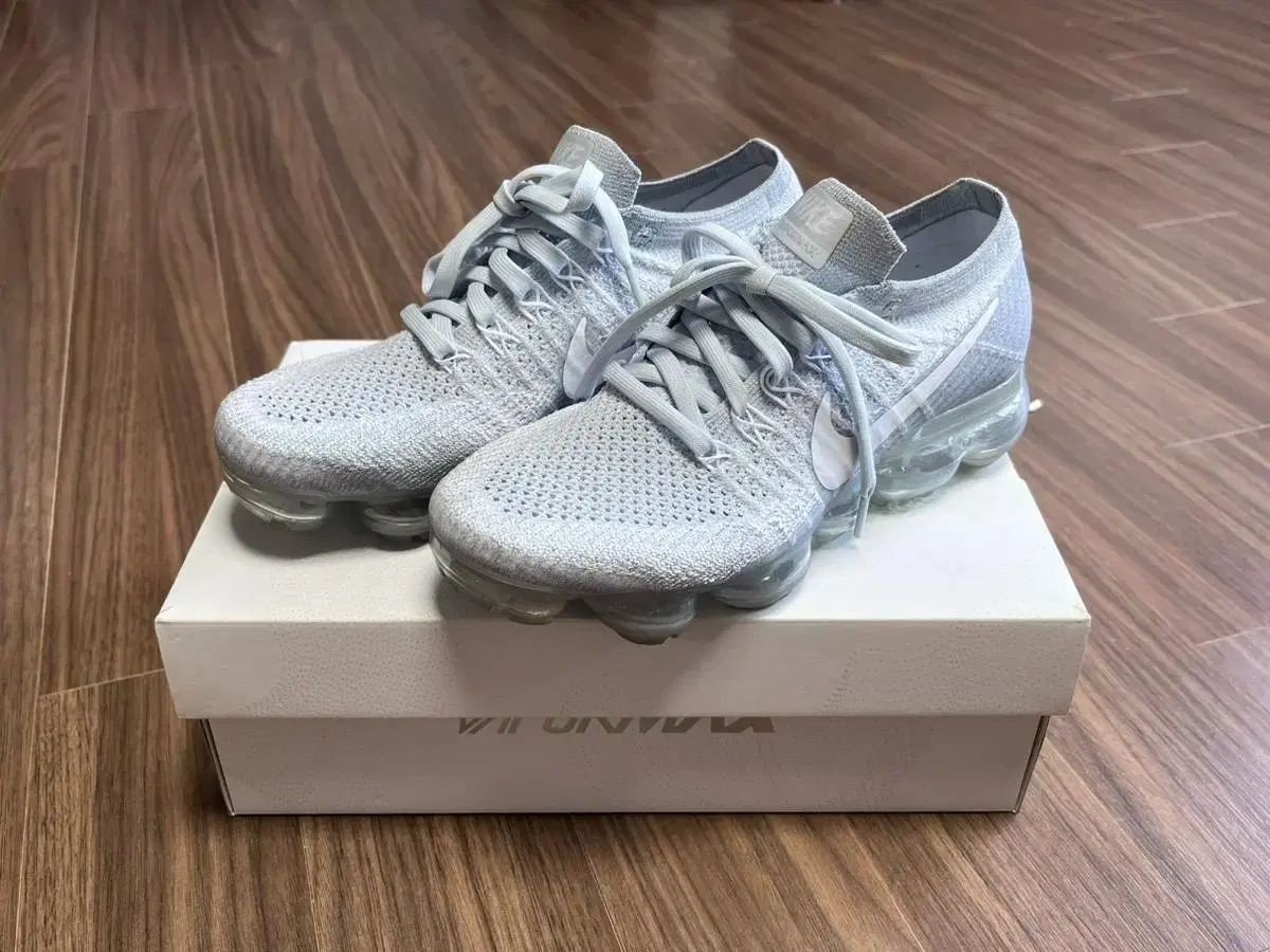 베이퍼맥스 퓨어 (vapormax flyknit)