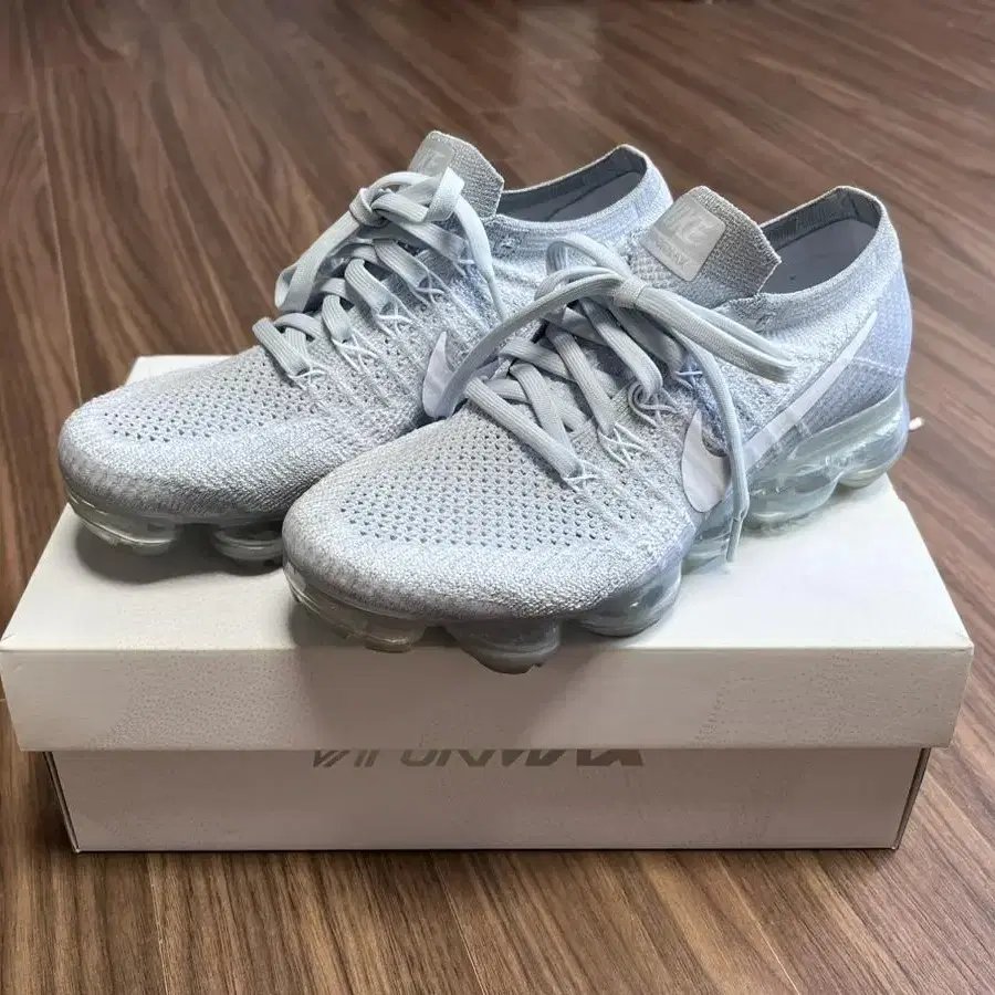 베이퍼맥스 퓨어 (vapormax flyknit)