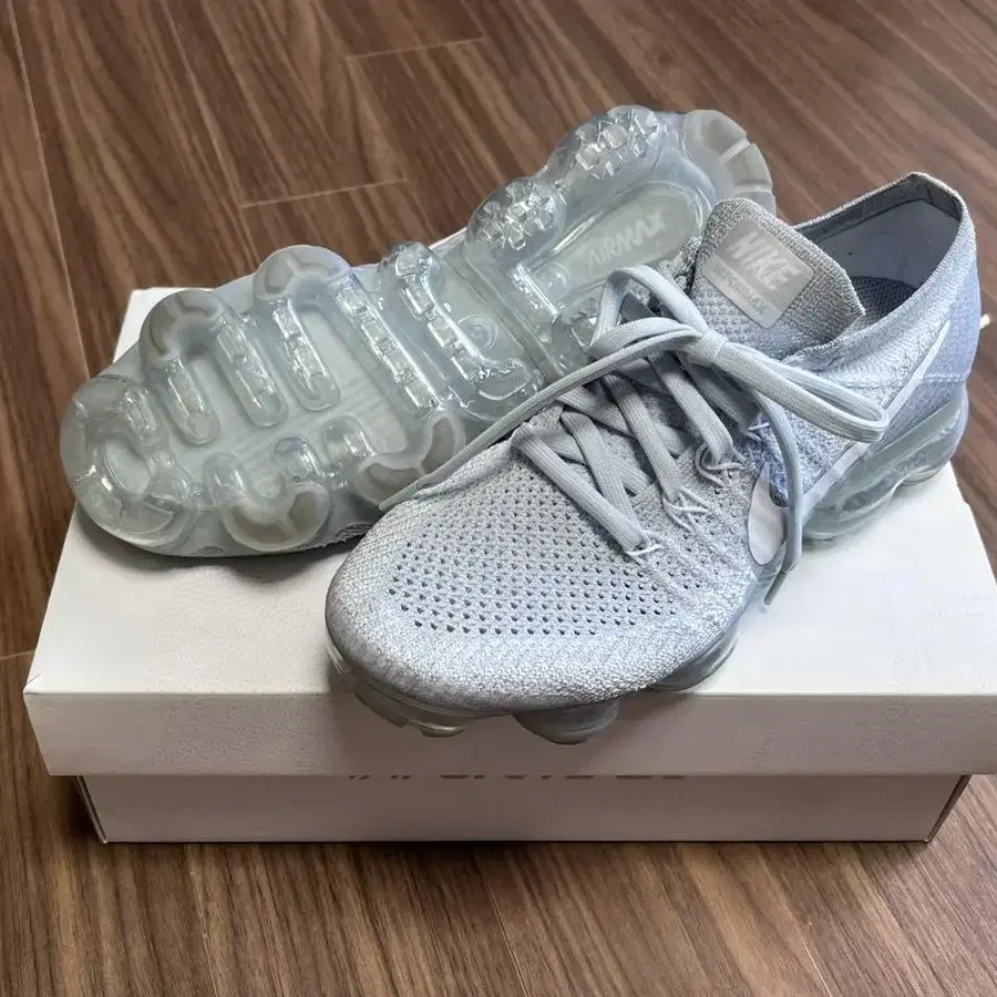 베이퍼맥스 퓨어 (vapormax flyknit)