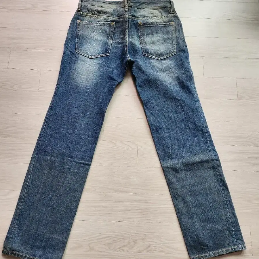 정품 디스퀘어드2 Resin Coated Jean -eu46