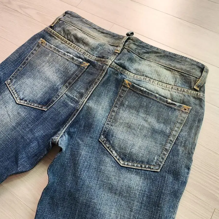 정품 디스퀘어드2 Resin Coated Jean -eu46