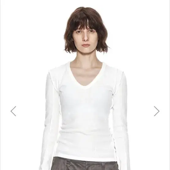 마땡킴 stitch v neck slim top in whit