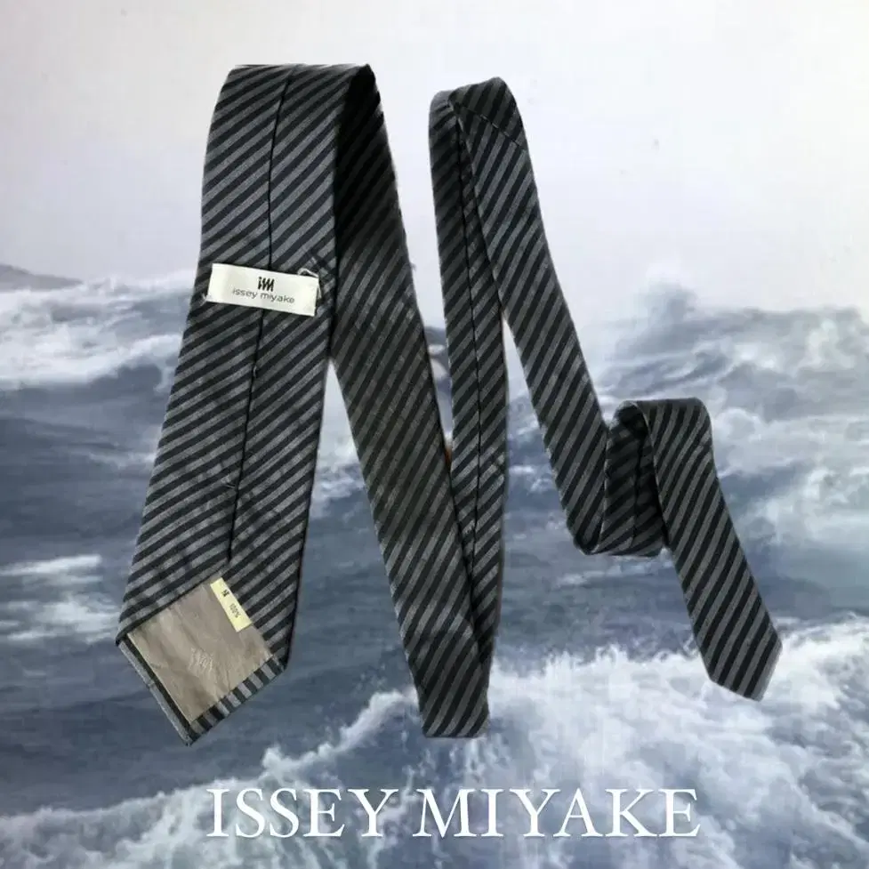 ISSEY MIYAKE silk tie ( made in JAPAN )