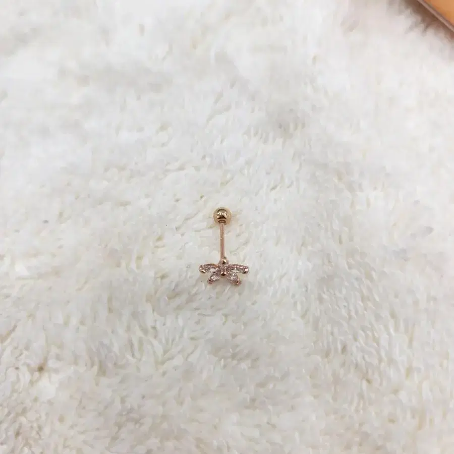 로즈골드 14k 꽃모양 긴 피어싱 길이 1cm