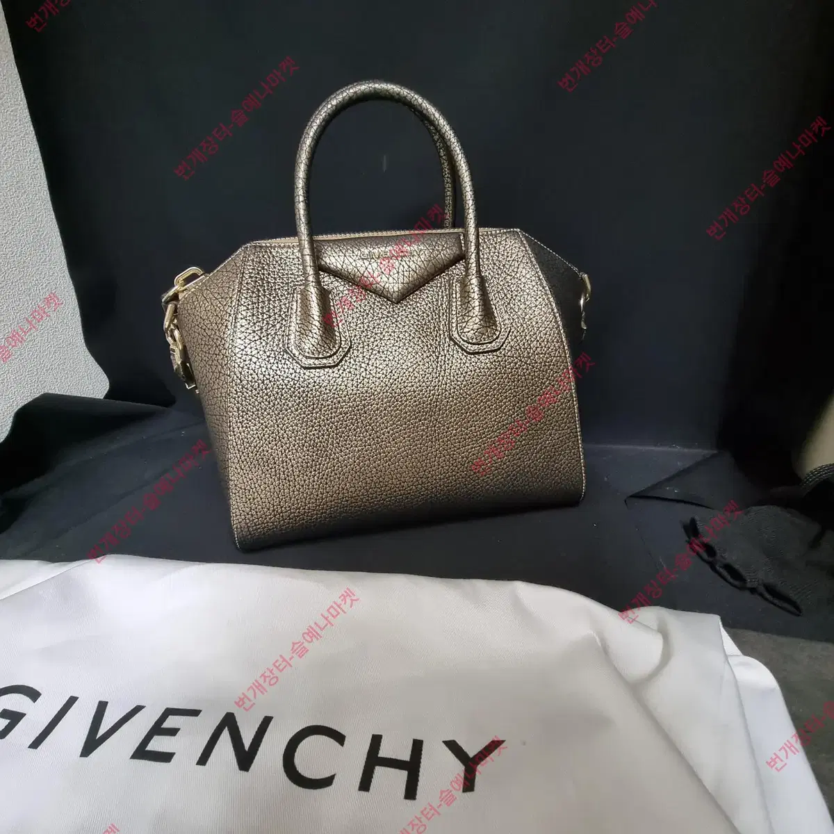 Givenchy 지방시 안티고나 스몰 메탈릭골드