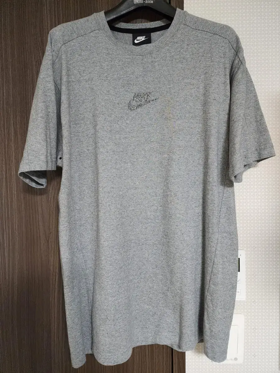 Nike Revival Short Sleeve T-Shirt (size L)